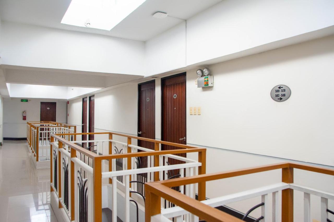 Negrense Suites Баколод Экстерьер фото